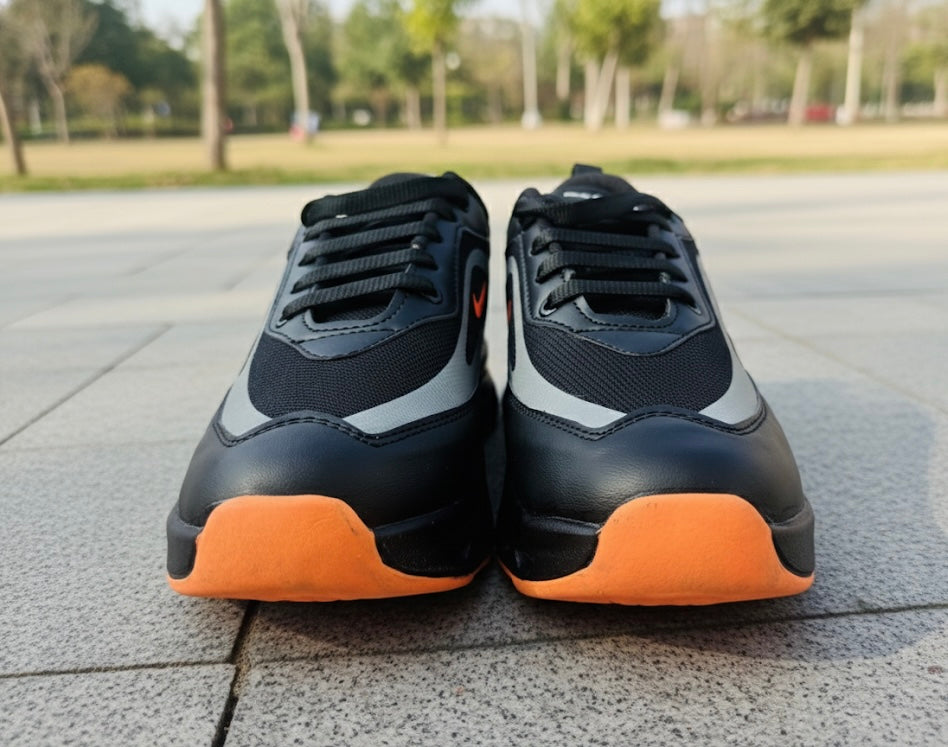 AeroPulse Black Sports Sneakers